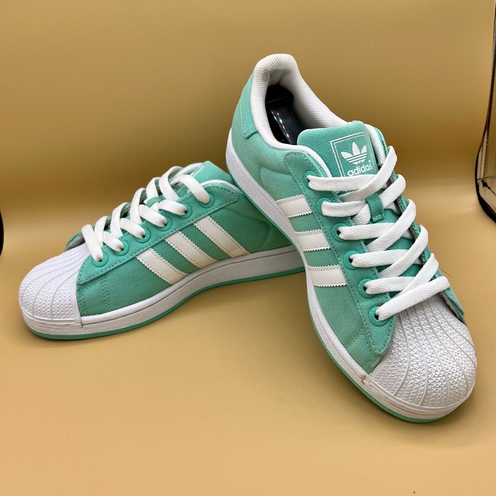 ADIDAS Superstar. Women’s 8. Great condition.